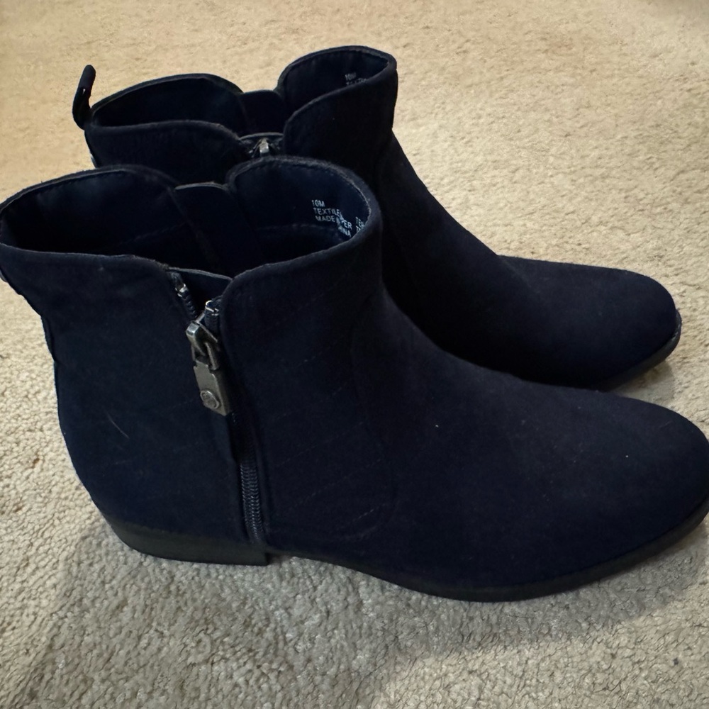 Daisy Fuentes Blue Ankle Booties with Side Zippers